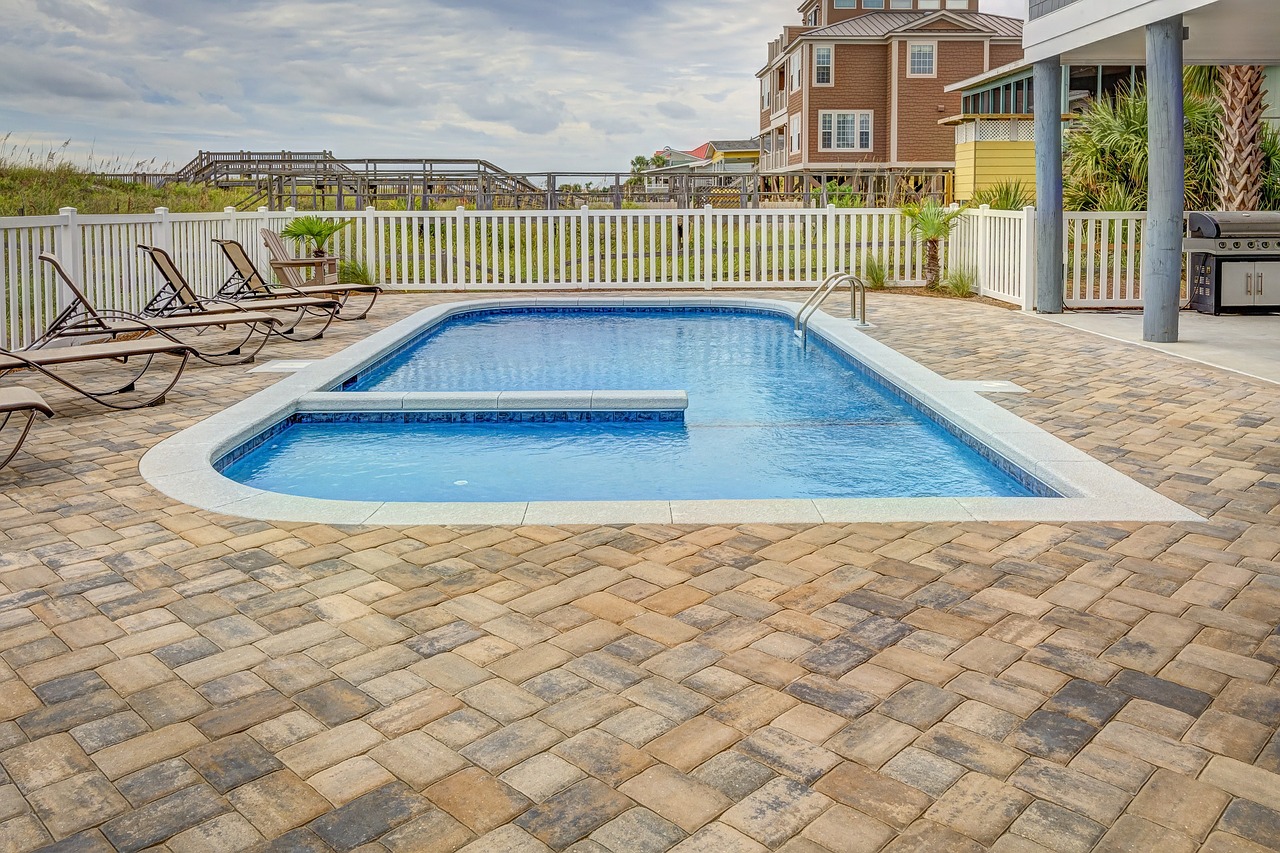 Quel est le meilleur revêtement autour d&#8217;une piscine ? Cernay